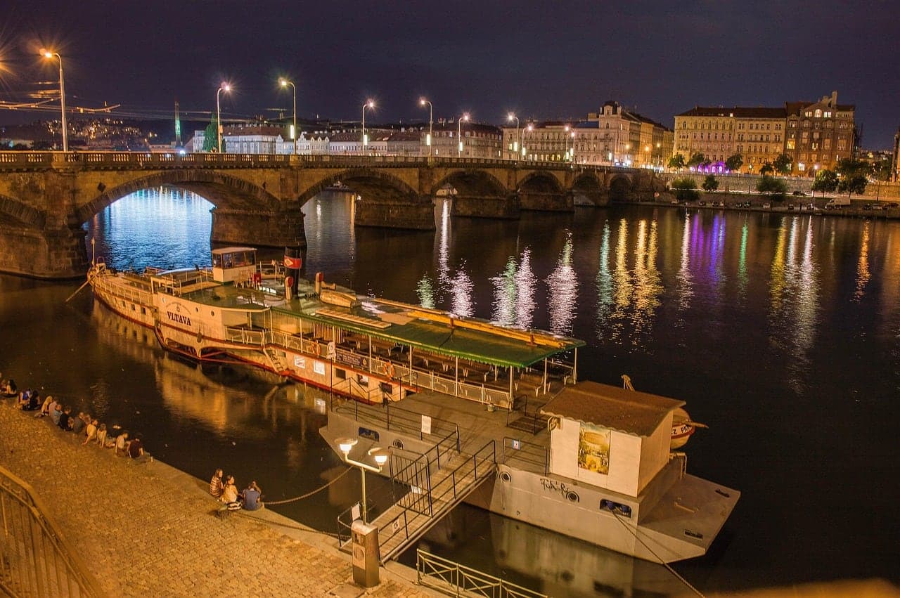 Naplavka Rasinovo nabrezi